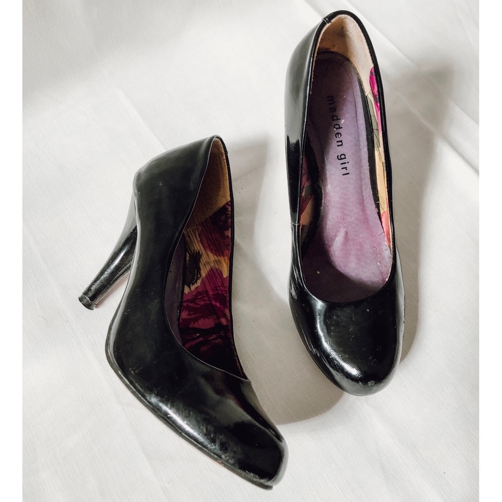 Madden Girl Halliee black pump 8.5 fits like 9